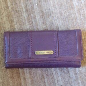 Womens Roots 73 RFID Ultimate Pocket Clutch Wallet in Dark Plum